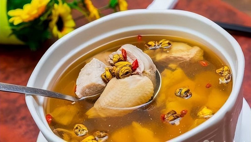 霍山县位于安徽省中部,这里不仅有秀丽的自然风光,还有丰富的美食文化。今天就让我们一起走进霍山,探索这里的特色菜肴吧!