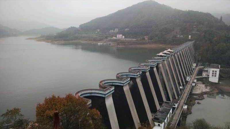 霍山县,位于安徽省中部,不仅有着美丽的自然风光,还有着丰富的美食文化。今天我们就来聊聊几道霍山特色的传统菜肴。
